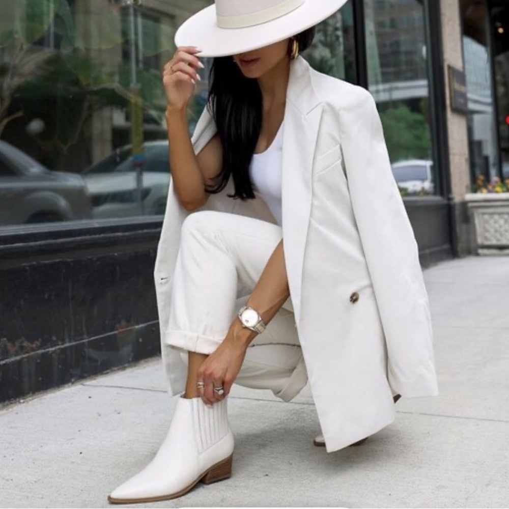 🌸MARC FISHER🌸 Yarita Ivory White Pointed Toe Chelse Size: 6